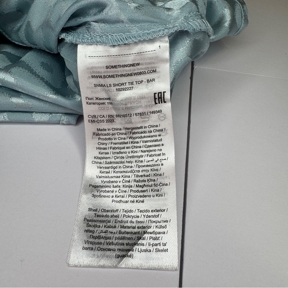 Something New Metallic Wrap Tie Top - Size XS silver/blue Shinny Stylish cropped - Picture 4 of 6